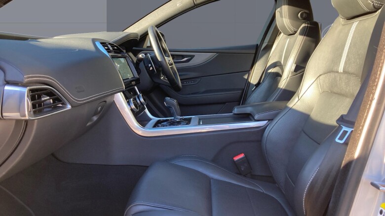 Jaguar XE 2.0 D200 R-Dynamic SE 4dr Auto Diesel Saloon